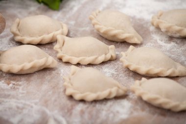 El yapımı börekler. Geleneksel bir Polonya yemeği.