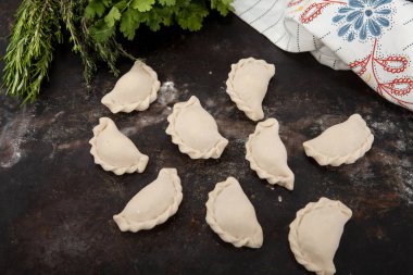 El yapımı börekler. Geleneksel bir Polonya yemeği.