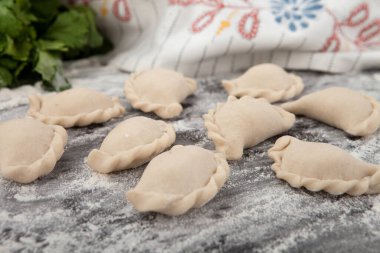El yapımı börekler. Geleneksel bir Polonya yemeği.