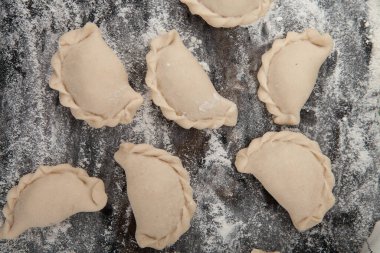El yapımı börekler. Geleneksel bir Polonya yemeği.