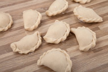 El yapımı börekler. Geleneksel bir Polonya yemeği.