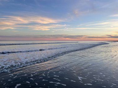 Sahilde gün batımı