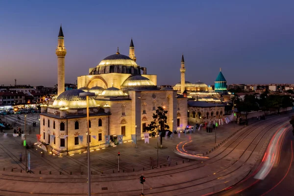İstanbul, Türkiye - 23 Nisan 2 Nisan 1 9: Günbatımında cami ve cami.