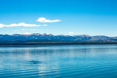 Nahuel Huapi Gölü 'nün güzel manzarası, San Carlos de Bariloche Açık bir bahar gününde