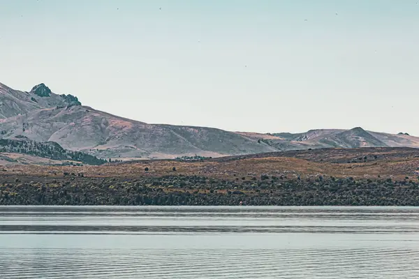 Nahuel Huapi Gölü 'nün güzel manzarası, San Carlos de Bariloche Açık bir bahar gününde