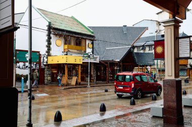 Gri ve sisli sabahın erken saatlerinde, San Carlos de Bariloche, Rio Negro