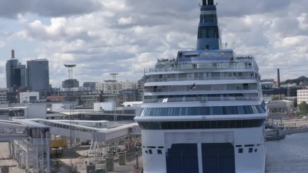 Tallinn Estonia July 2021 Beautiful Shot Cruise Ship Estonian Flag — Stock Video
