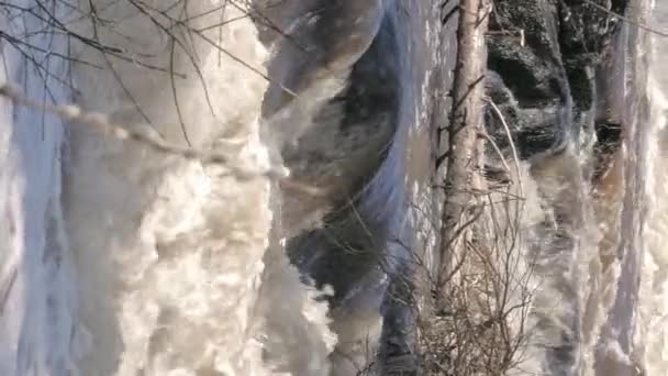 Krásný Záběr Rychlé Řeky Tekoucí Mezi Skalami Úžasná Nordická Příroda — Stock video