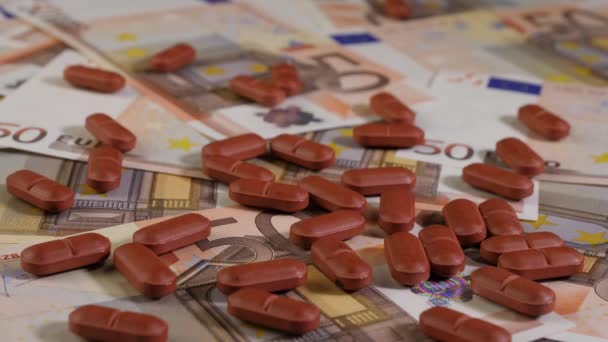 Primer Plano Píldoras Marrones Billetes Euros Personas Que Tienen Suficiente — Vídeos de Stock