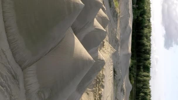 Ανοιχτόχρωμες Αμμουδιές Μια Περιοχή Εξόρυξης Βραδινός Ήλιος Ρίχνει Μεγάλες Σκιές — Αρχείο Βίντεο