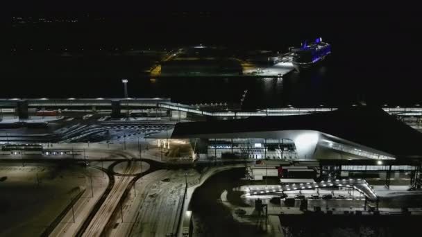Helsinki Finnland Januar 2022 Drohnenschuss Von Lansisatama Helsinki Finnland Kreuzfahrtschiff — Stockvideo