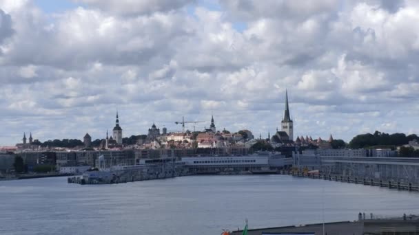 Tallinn Észtország Július 2021 Gyönyörű Lövés Kikötő Tallinn Tengerből Hajós — Stock videók