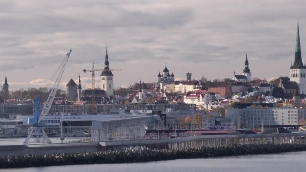 Tallinn Estonia October 2021 Ειδυλλιακή Λήψη Του Ταλίν Από Επιβατηγό — Αρχείο Βίντεο