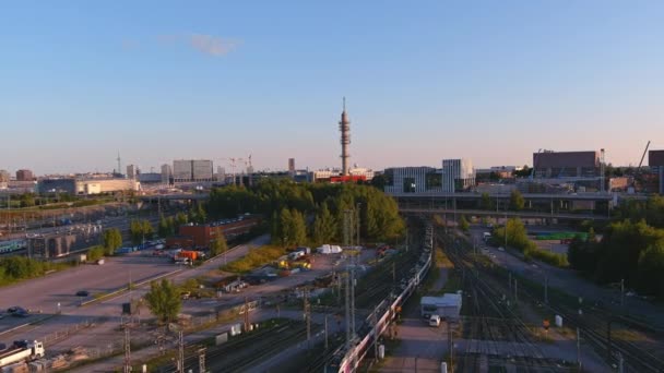 Helsingfors Finland Augusti 2021 Vacker Flygbild Ett Tåg Som Kör — Stockvideo