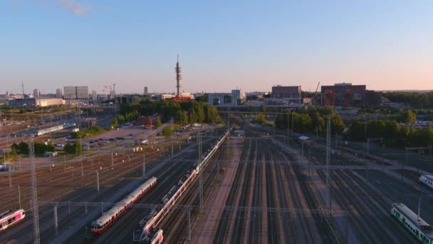 Helsinki Finlandiya Ağustos 2021 Helsinki Şehir Merkezinden Çıkan Trenin Muhteşem — Stok video