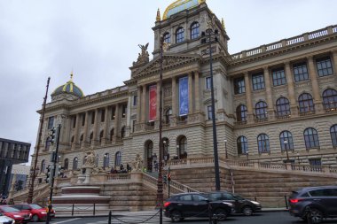 Prag 'daki Çek Cumhuriyeti Ulusal Müzesi' nin fotoğrafı. Büyük bir geçmişi var ve Wolrd Savaşı 'nda zarar gördü.
