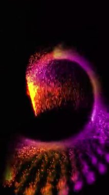 Uzay portalının parlak diski göz kamaştırıcı kıvılcımlar saçar..