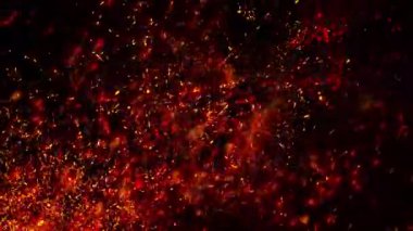 Parlak kıvılcımlar ve duman gökyüzüne doğru uçar, ateşin sıcaklığıyla bize dokunur..