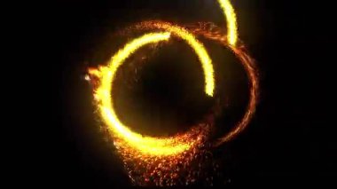 Uzay portalının parlak diski göz kamaştırıcı kıvılcımlar saçar..