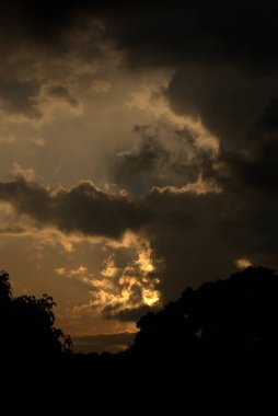 Dağlarda güzel bir gün batımı