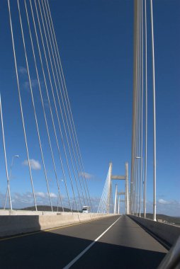 Araçtan bir köprü görüntüsü