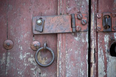 Paslı kapı kilit
