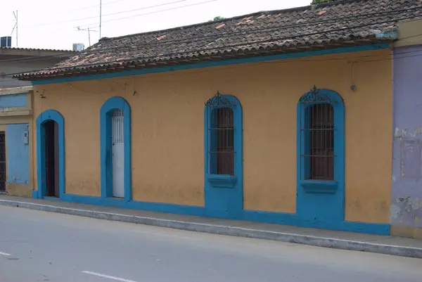 colonial building in cuba, colonial city