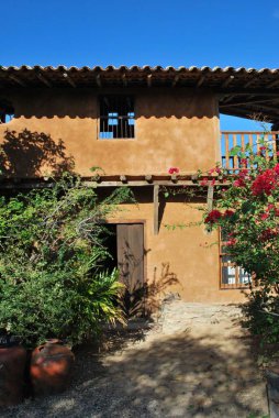 Köydeki eski güzel ev.