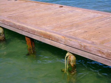 Denizde Ahşap İskele