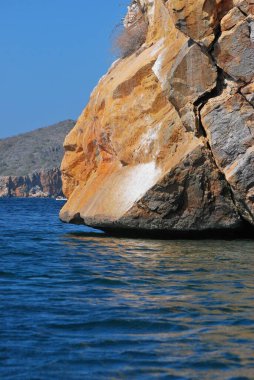 kayalar Akdeniz kıyısında