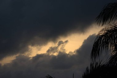 Gökyüzünde güzel bir gün batımı