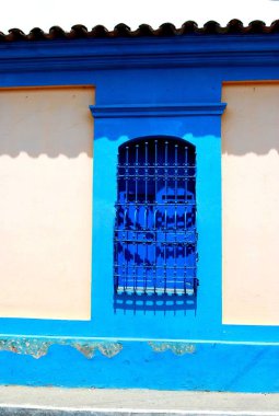 Venedik şehrinin mavi penceresi, İtalya.