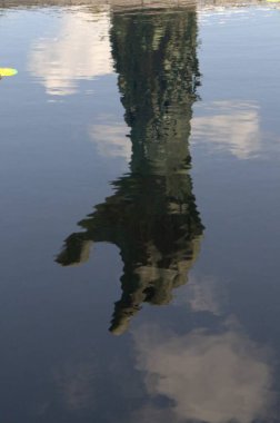 Sabahları göl manzarası