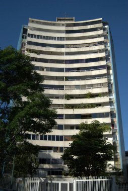 Şehrin modern binası