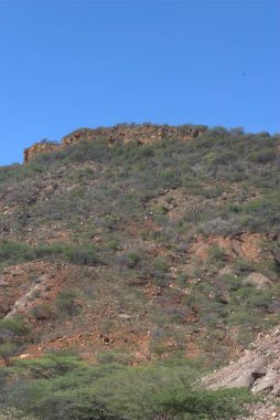 Çöldeki dağların manzarası