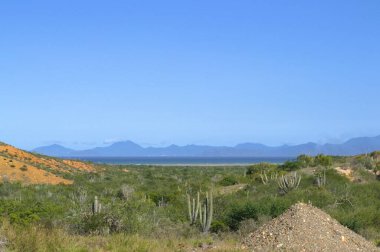 Mavi gökyüzü, dağlar, namibya