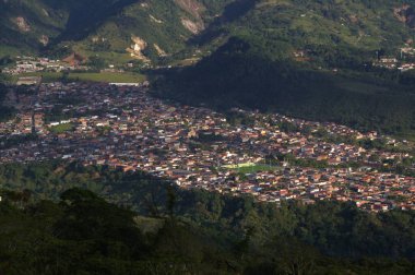 Dağların güzel hava manzarası