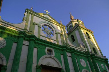 Eski kasabanın merkezindeki kilise cephesi. Başkentin en ünlü simgesi.