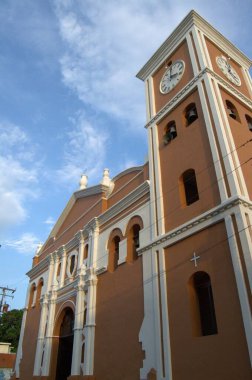 St. Paul 'un kilisesinin katedrali, St. George' un merkezindeki, Oia kasabasındaki en eski kilise. bu...