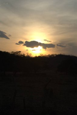 Dağın üstünde güzel bir gün batımı