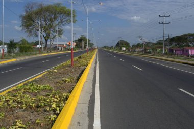 Çok farklı şekillerde ve farklı renklerde yol