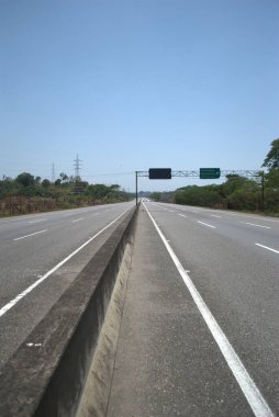 Şehirde boş Otoban