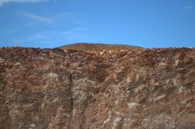 Çöldeki volkanik kaya