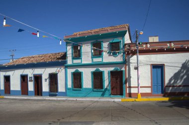 Koloni kasabası Cartagena 'nın renkli koloni binaları