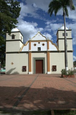 İsrail şehrindeki kutsal üçlünün kilisesi.