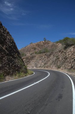 Dağlarda boş bir yol