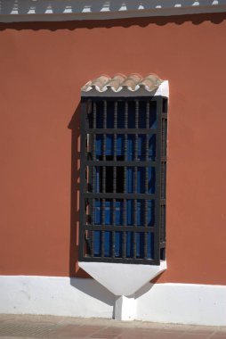 Şehirdeki eski pencere