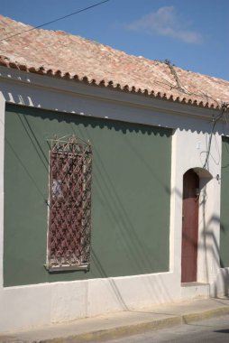 Koloni mimarisi, Geria şehrinin merkezinde eski bir kasaba.