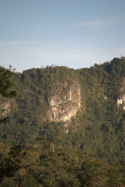 Sabahleyin dağların manzarası