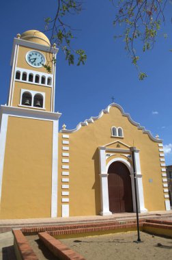 Kutsal üçlünün kilisesi. Şehirlerin en ünlü simgesi olan eyaletin şehri.